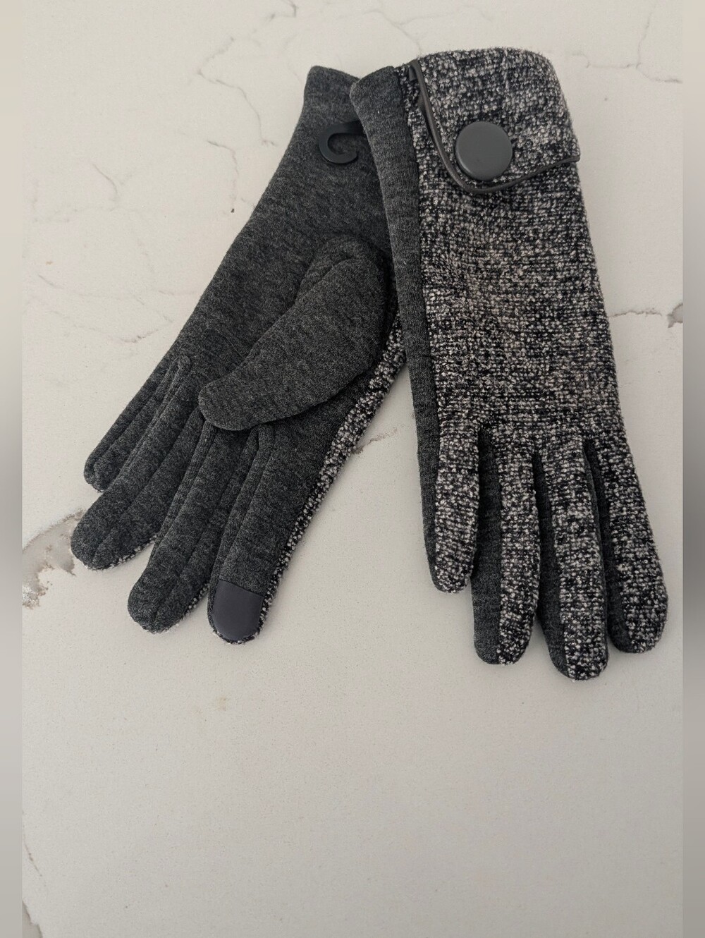 New UGG Australia Gray Knit Touchscreen Gloves Women One Size NWT Winter Cozy - Picture 2 of 6
